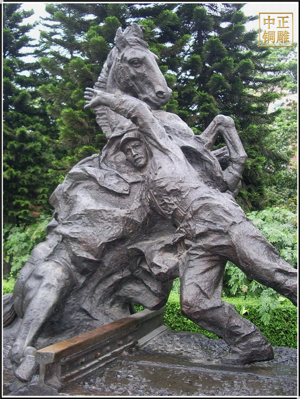 廣場公園現(xiàn)代人物銅雕塑.jpg 廣場公園現(xiàn)代人物銅雕塑.jpg